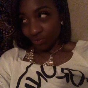 Meet your Posher, Denise